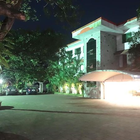 Hotel Mithila Eramalloor Exterior foto