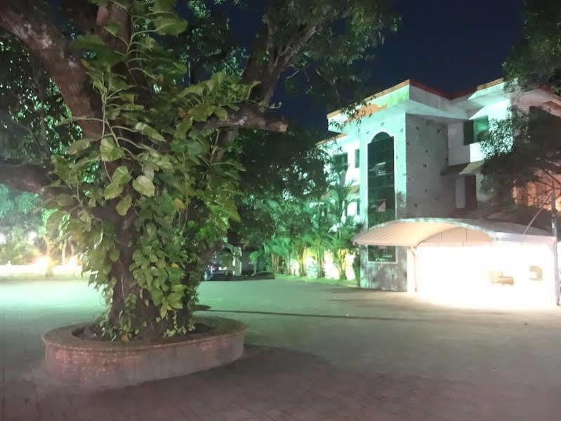Hotel Mithila Eramalloor Exterior foto